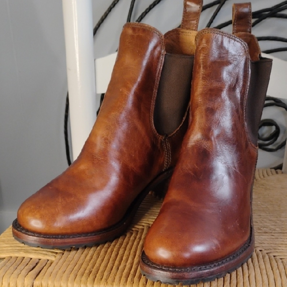 Frye Sabrina Chelsea Leather Ankle Boots